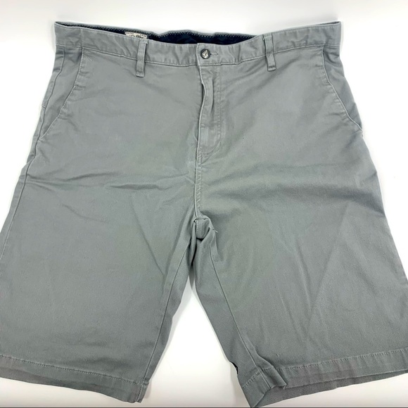 Volcom Casual Shorts - Picture 1 of 5
